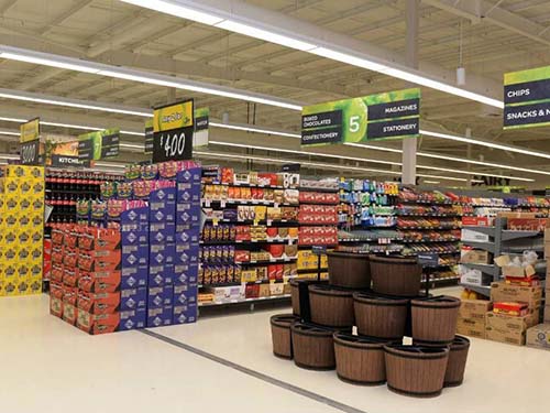 如何處理超市貨架上的商品擺放和整理？